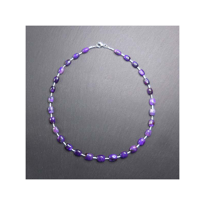 Sugilith Kette mit Silberelementen